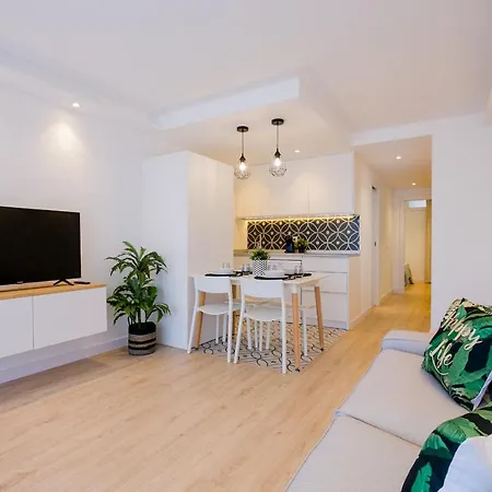 512 By The Beach! 2 Bedroom, Wifi Lägenhet