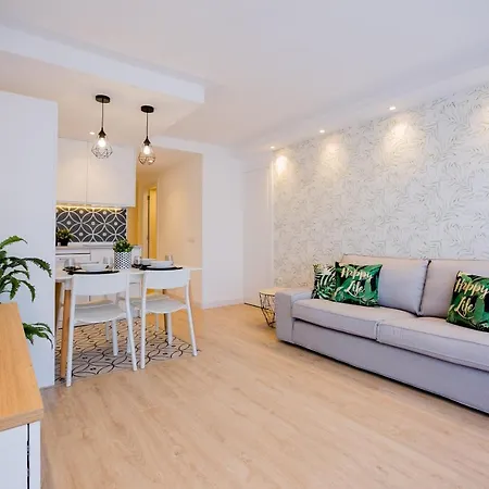 512 By The Beach! 2 Bedroom, Wifi Daire